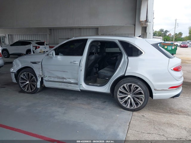 Bentley Dcu 2022 SJAAM2ZV5NC017127 Image 15