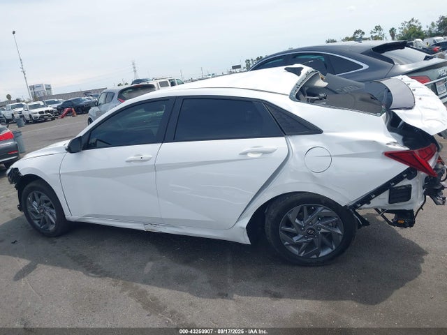 KMHLM4DJXSU167453 Hyundai Elantra Hybrid Blue