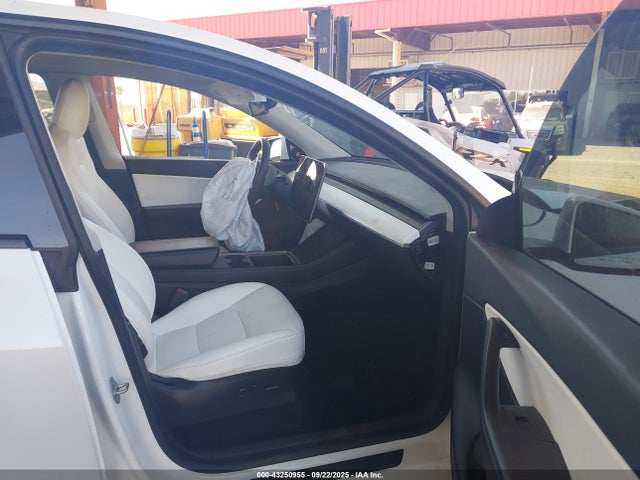 2021 TESLA MODEL Y 5YJYGDEE2MF161838 Photo 4