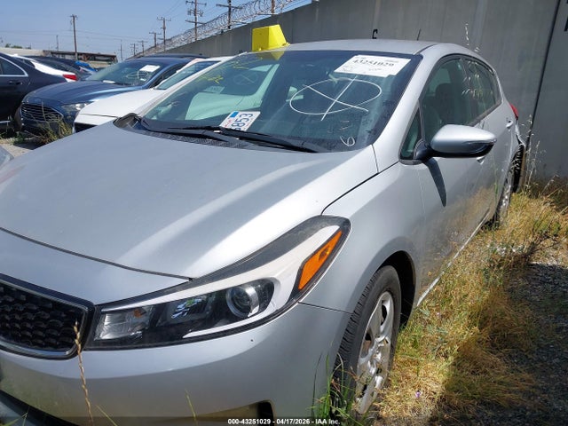 2017 KIA FORTE KNAFK5A81H5680735 Photo 1
