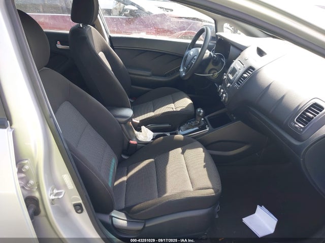 2017 KIA FORTE KNAFK5A81H5680735 Photo 4