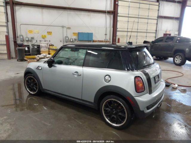 2009 MINI COOPER S WMWMF73519TT99977 Photo 2