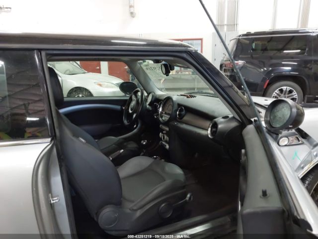 2009 MINI COOPER S WMWMF73519TT99977 Photo 4