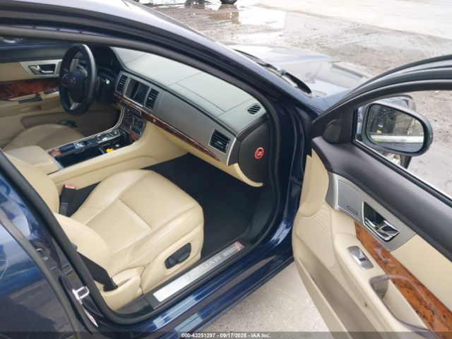 2015 JAGUAR XF SAJWA0FSXFPU75219 Photo 4