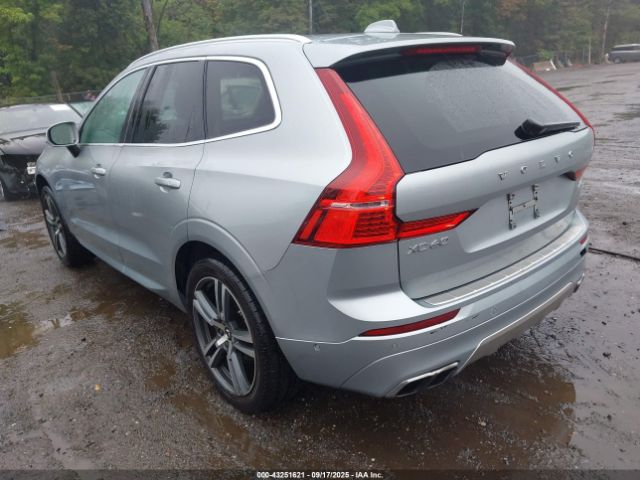2018 VOLVO XC60 YV4102RK4J1065186 Photo 2