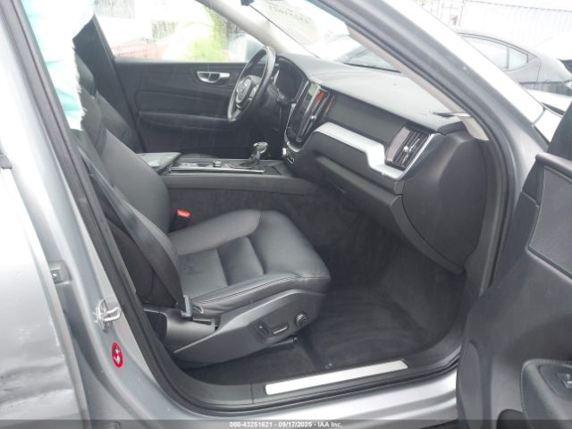 2018 VOLVO XC60 YV4102RK4J1065186 Photo 4