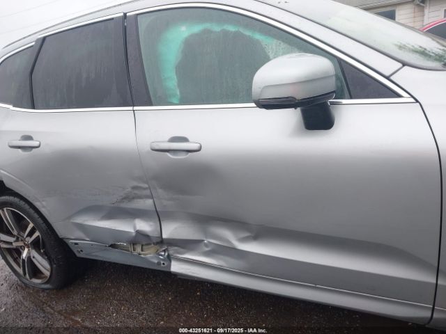 2018 VOLVO XC60 YV4102RK4J1065186 Photo 5
