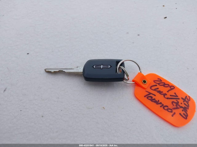 2009 LINCOLN TOWN CAR 2LNHM82V39X617921 Photo 10