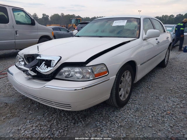 2009 LINCOLN TOWN CAR 2LNHM82V39X617921 Photo 1