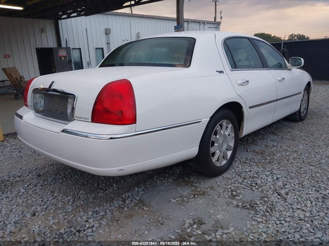 2009 LINCOLN TOWN CAR 2LNHM82V39X617921 Photo 3