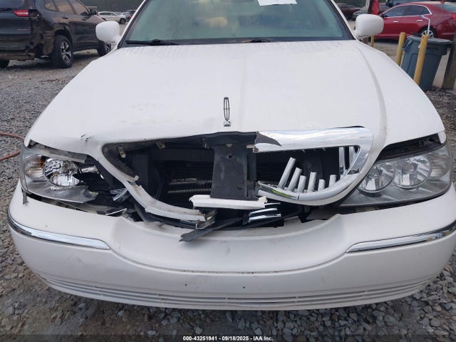 2009 LINCOLN TOWN CAR 2LNHM82V39X617921 Photo 5