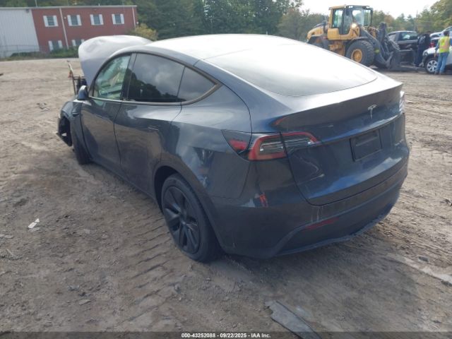 2024 TESLA MODEL Y 7SAYGDEE7RA301616 Photo 2