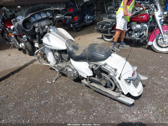 43252294 :رقم المزاد ، 1HD1KBM1XGB666597 vin ، 2016 Harley-davidson Flhx Street Glide مزاد بيع
