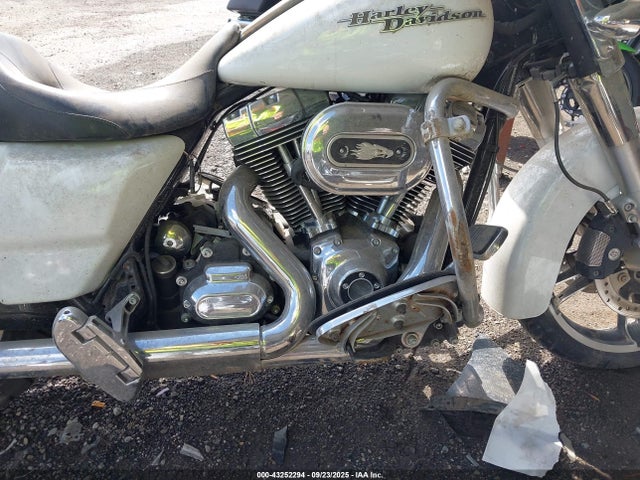 43252294 :رقم المزاد ، 1HD1KBM1XGB666597 vin ، 2016 Harley-davidson Flhx Street Glide مزاد بيع