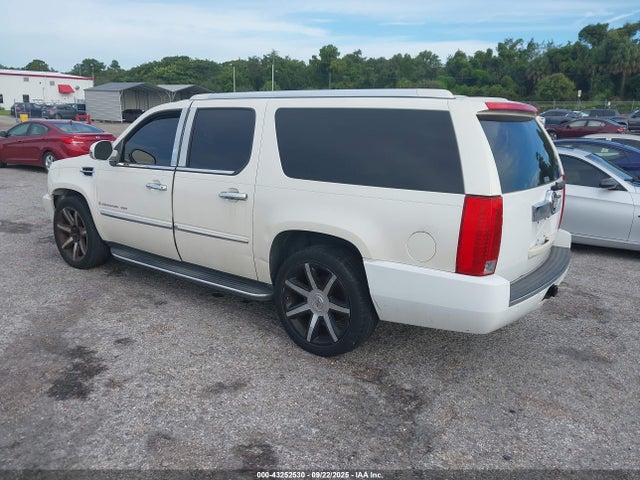2009 CADILLAC ESCALADE ESV 1GYFC26209R258799 Photo 2