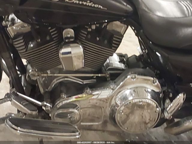 2010 HARLEY-DAVIDSON FLTRX 1HD1KH41XAB670403 Photo 8