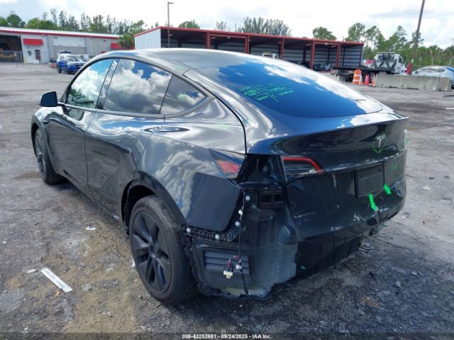 2025 TESLA MODEL Y 7SAYGAEE6SF292186 Photo 2