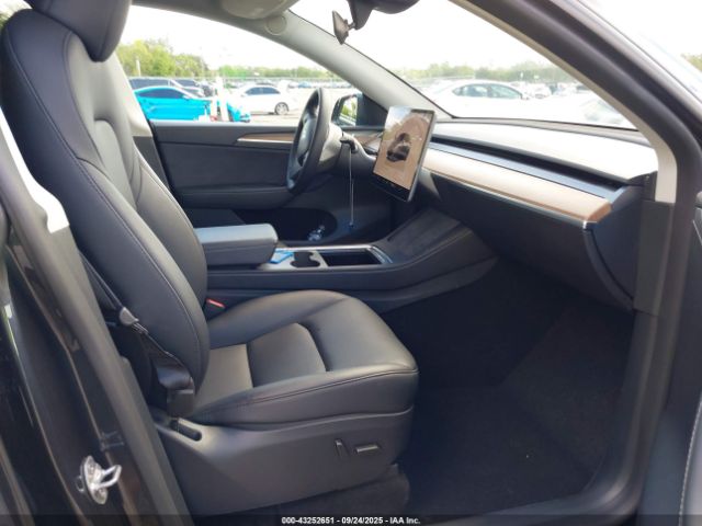 2025 TESLA MODEL Y 7SAYGAEE6SF292186 Photo 4