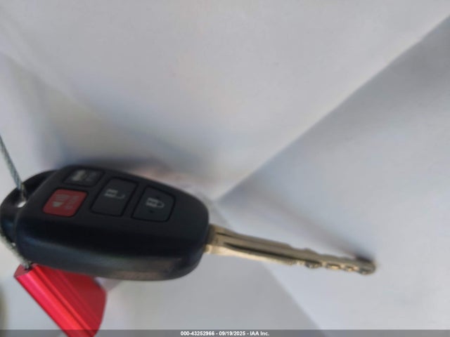 4T1BF1FK6HU411621 Toyota 2ar-fe