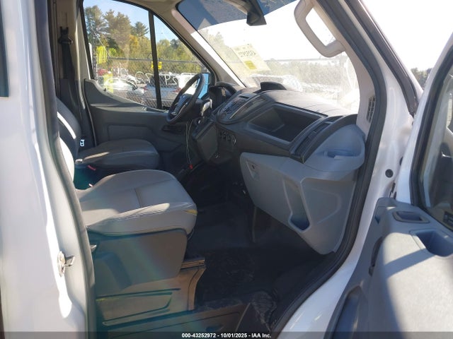 1FTKR3XM1JKB52125 Ford Transit