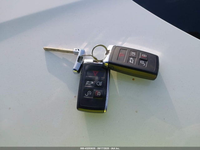 SALRG2RV6JA054825 Land Rover aj126