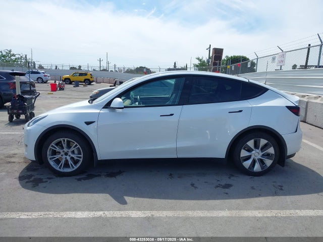 Tesla 2022 2022 7SAYGDEE0NF451306 Image 15