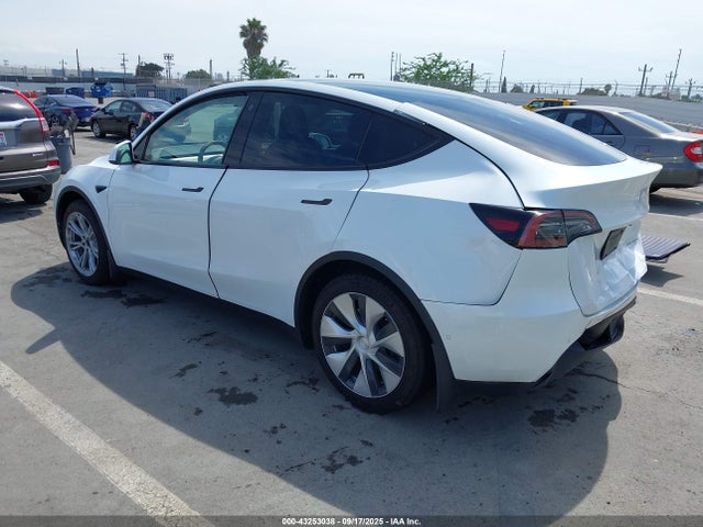2022 TESLA MODEL Y 7SAYGDEE0NF451306 Photo 2
