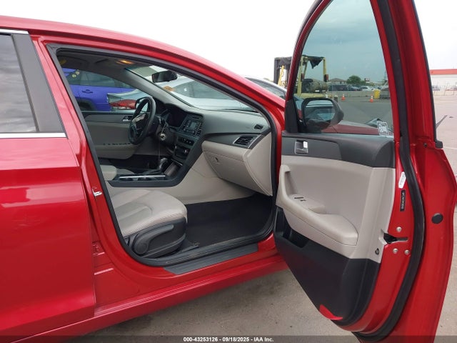 5NPE24AF0HH580486 Hyundai 2017