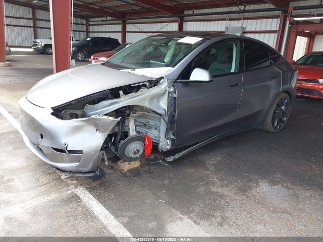 2025 TESLA MODEL Y 7SAYGDEF8SF228502 Photo 1