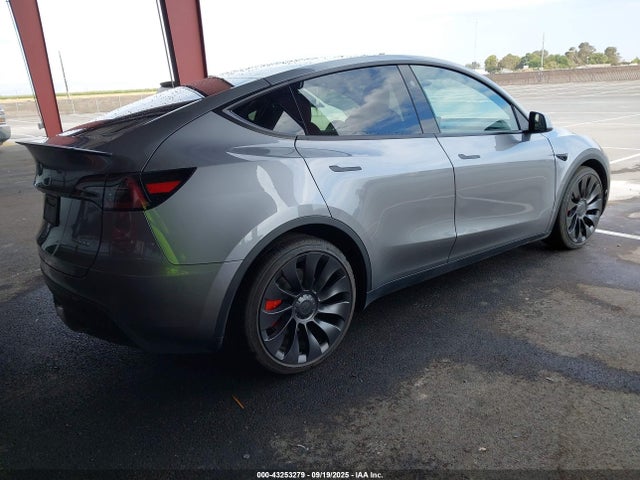 2025 TESLA MODEL Y 7SAYGDEF8SF228502 Photo 3