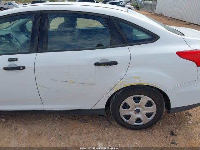 Ford Focus 2016 1FADP3E22GL380384 Image 12