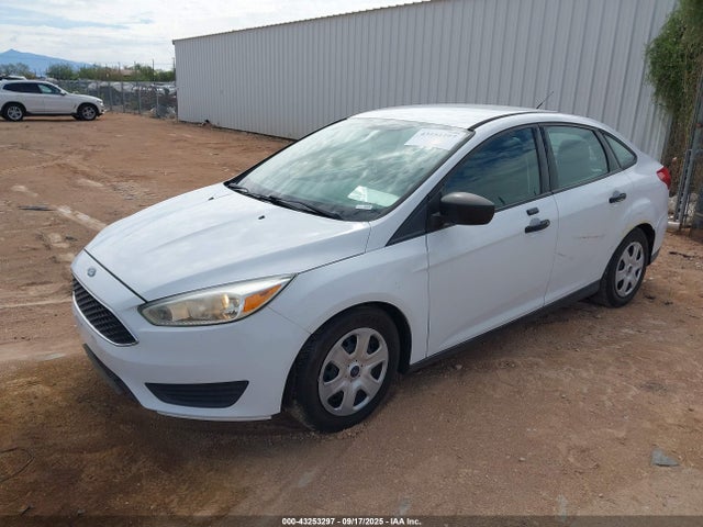 Ford Focus 2016 1FADP3E22GL380384 Image 2