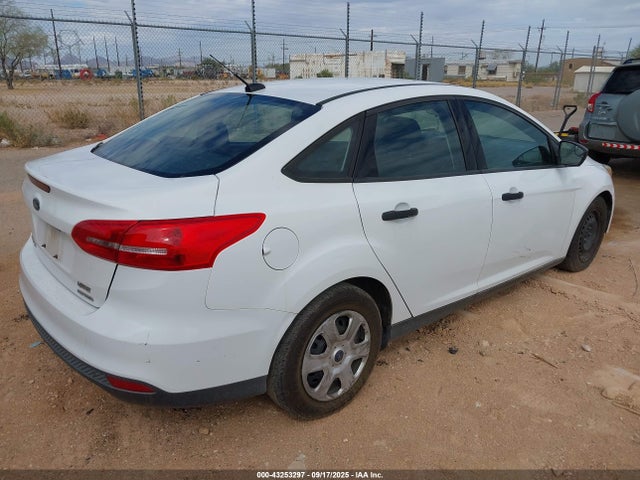 Ford Focus 2016 1FADP3E22GL380384 Image 4