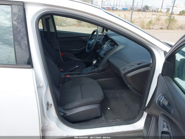 Ford Focus 2016 1FADP3E22GL380384 Image 5