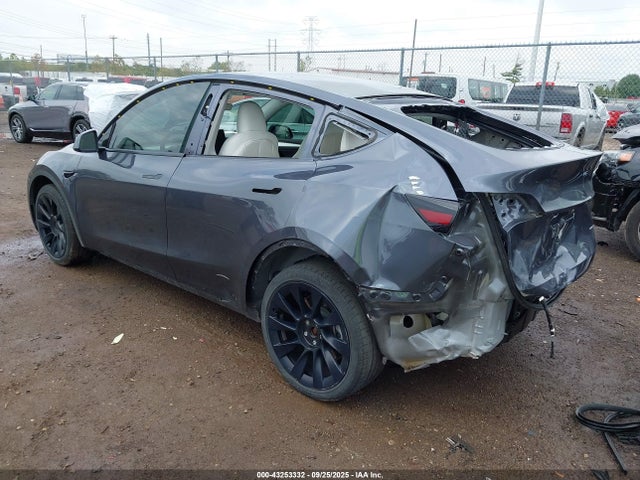 2023 TESLA MODEL Y 7SAYGDEE3PF890972 Photo 2