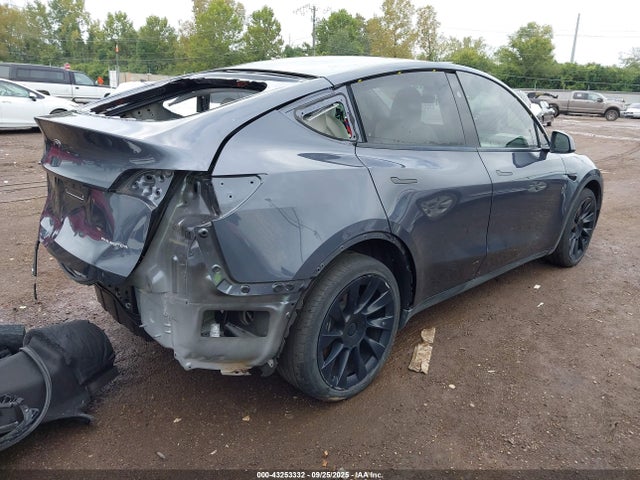 2023 TESLA MODEL Y 7SAYGDEE3PF890972 Photo 3
