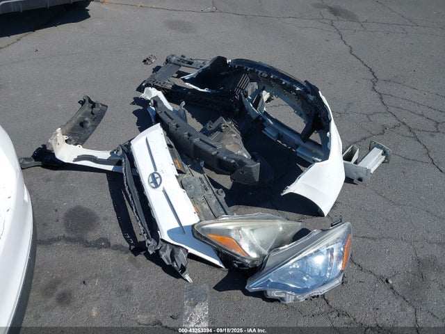 3MYDLBZV5GY144812 Scion p5v