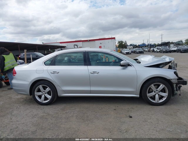 Volkswagen 2015 2015 1VWAT7A34FC082770 Image 13