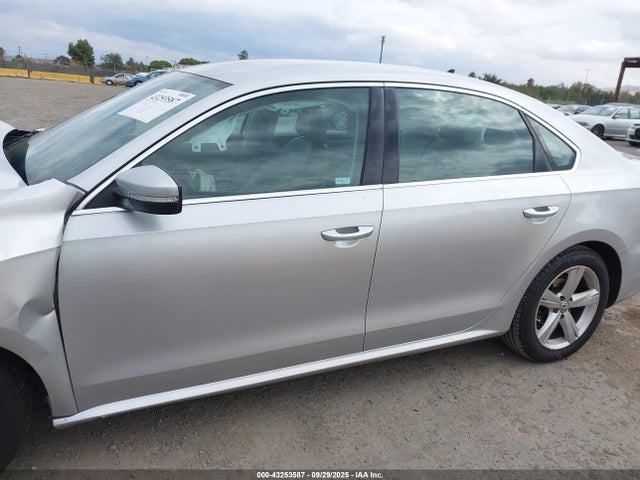 Volkswagen 2015 2015 1VWAT7A34FC082770 Image 14