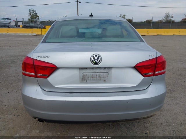 Volkswagen 2015 2015 1VWAT7A34FC082770 Image 16
