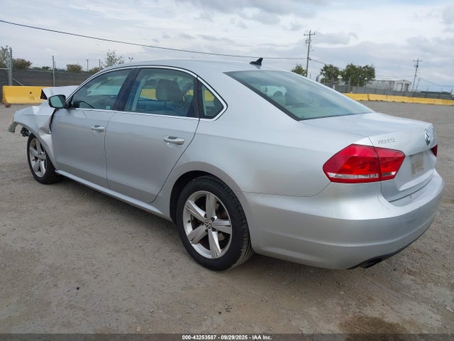 Volkswagen 2015 2015 1VWAT7A34FC082770 Image 3