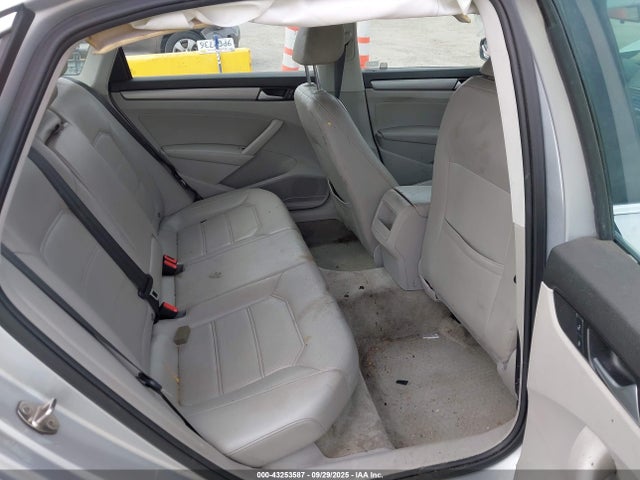 Volkswagen 2015 2015 1VWAT7A34FC082770 Image 8