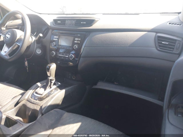 JN8AT2MT0HW143524 Nissan 2017