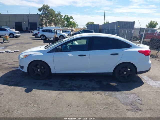 1FADP3E21GL399346 Ford 2016