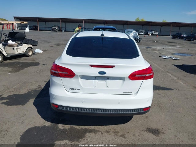 1FADP3E21GL399346 Ford 2016