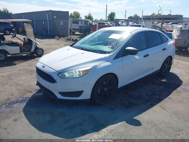 1FADP3E21GL399346 Ford 2016