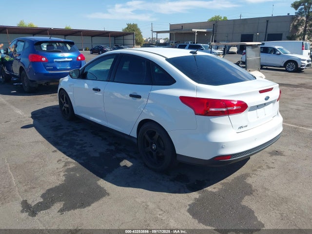 1FADP3E21GL399346 Ford 2016
