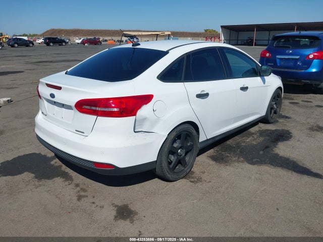 1FADP3E21GL399346 Ford 2016