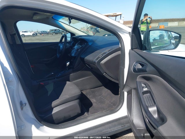 1FADP3E21GL399346 Ford 2016