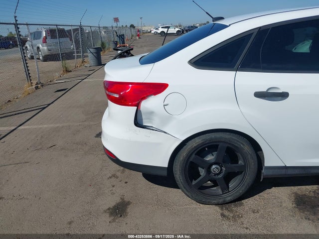 1FADP3E21GL399346 Ford 2016